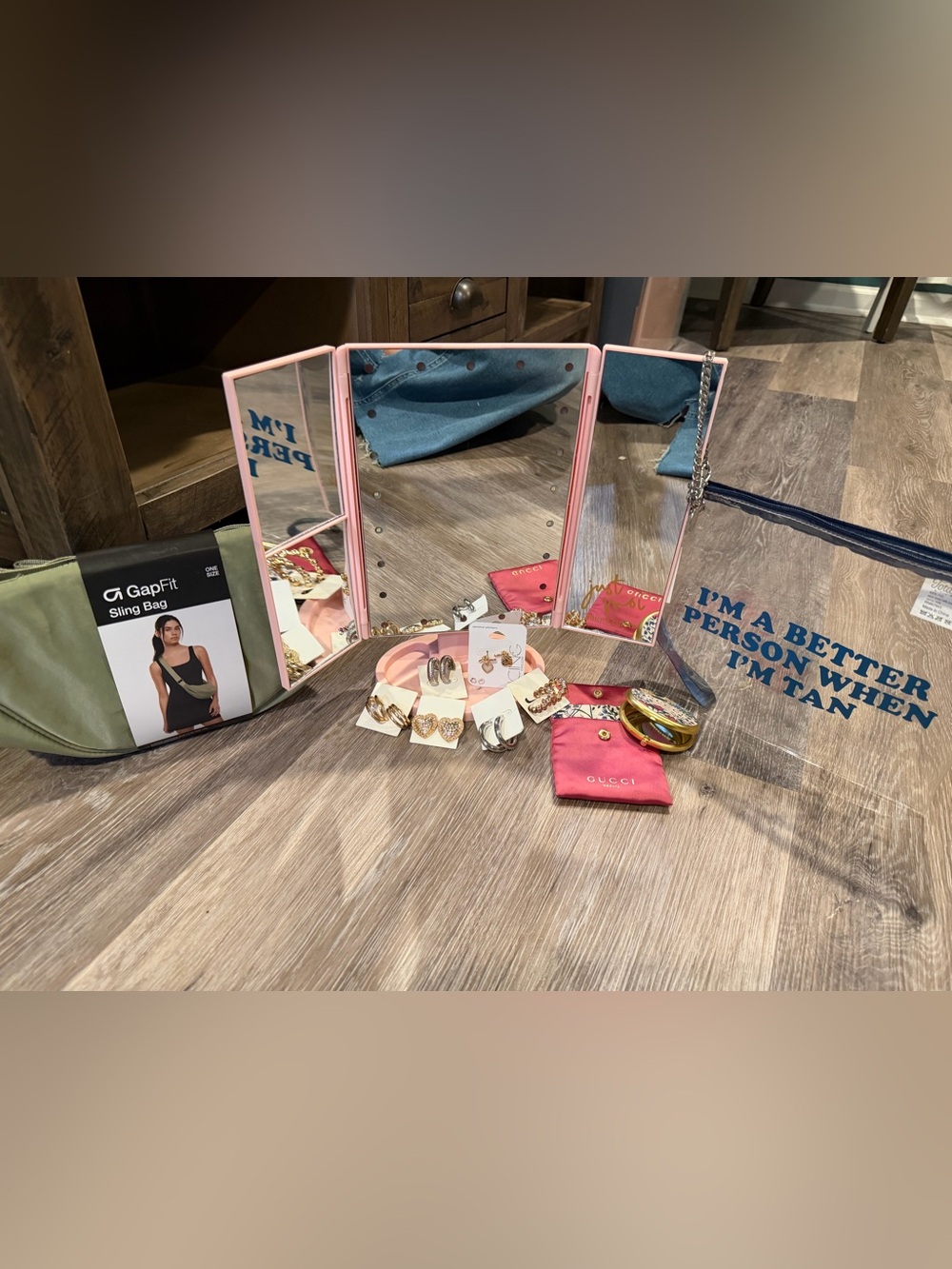 Girly stuff! 😍 small Gucci mirror/case, Juicy Couture mirror, Nike chain n more